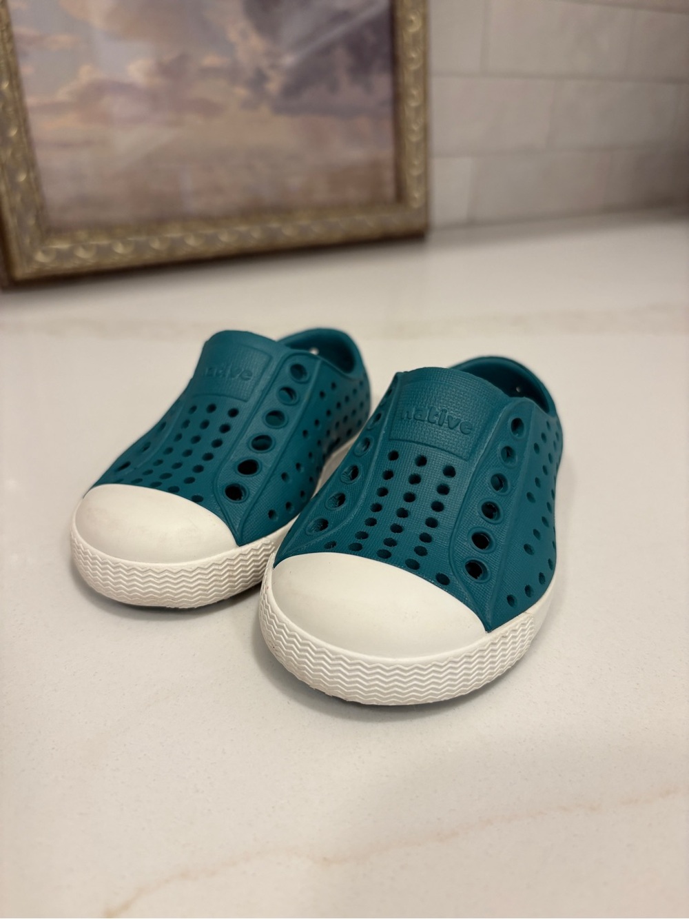 Like NEW Native Jefferson Slip-On Kids Shoes in Teal Size Toddler 4